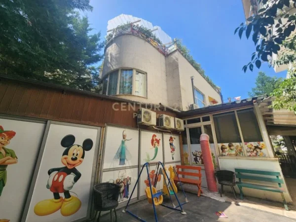 Tirane, shes ambjent biznesi Kati 0, 900 m² (kopshti zologjik)