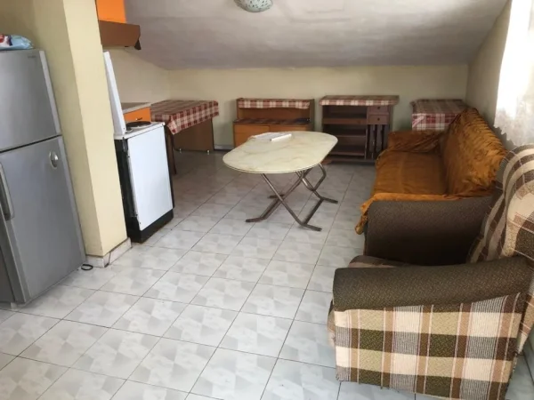 Tirane, jepet me qera apartament 1+1 Kati 3, 60 m² 250 € (shkolla e bashkuar)