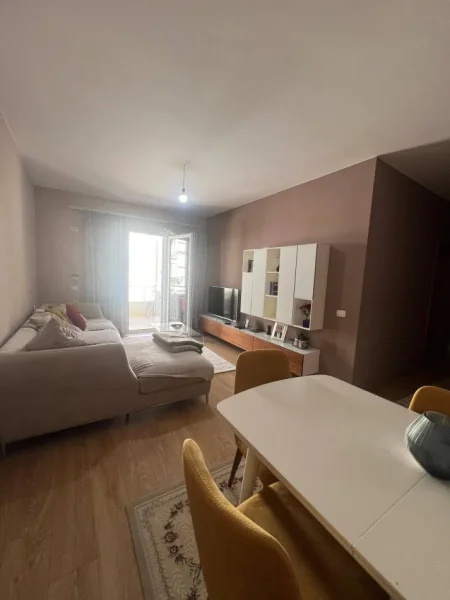 Tirane, shitet apartament 2+1 , 108 m² (Hotel Radison)