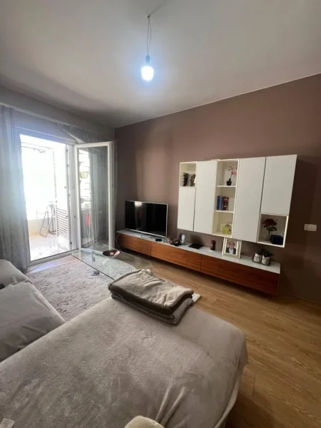 Tirane, shitet apartament 2+1 , 108 m² (Hotel Radison)