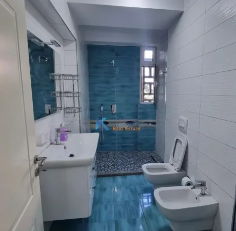 Tirane, jap me qera zyre Kati 2, 70 m² 600 € (Qender)