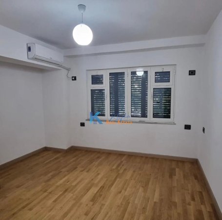 Tirane, jap me qera zyre Kati 2, 70 m² 600 € (Qender, te Piaca)