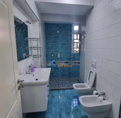Tirane, jap me qera zyre Kati 2, 70 m² 600 € (Qender, te Piaca)