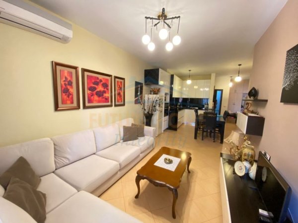 Tirane, jepet me qera apartament 2+1 Kati 2, 94 m² 550 € (Xhamia e Tabakeve Tirane)