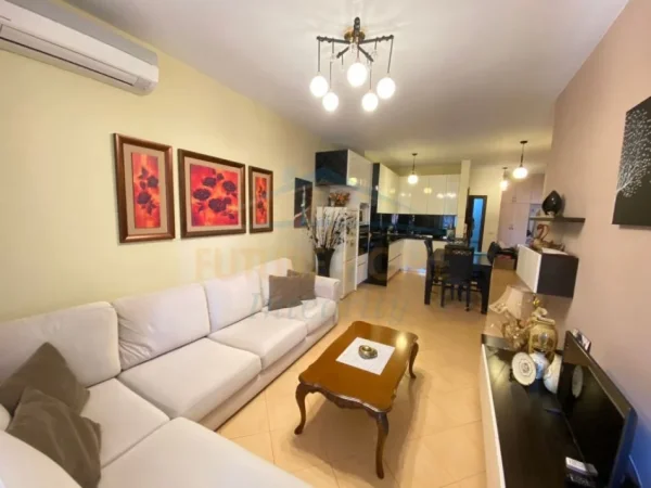 Tirane, jepet me qera apartament 2+1 Kati 2, 94 m² 550 € (Xhamia e Tabakeve Tirane)