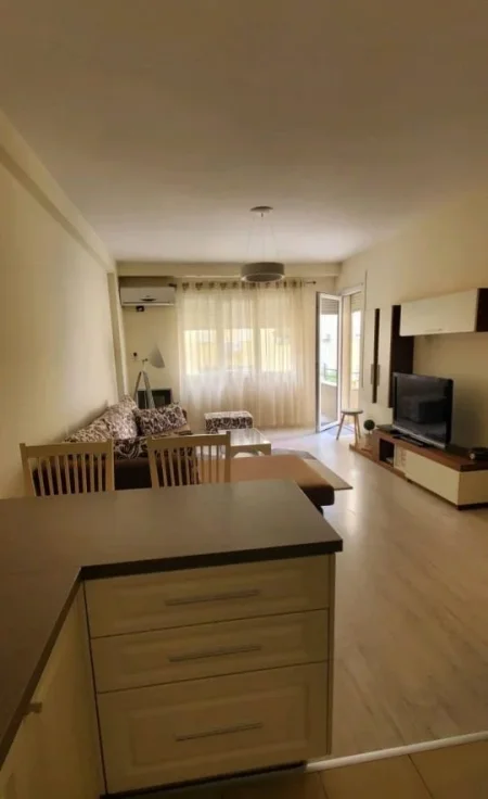 Tirane, jepet me qera apartament 2+1+Ballkon Kati 3, 85 m² 500 € (Kodra e Diellit)