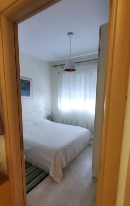 Tirane, jepet me qera apartament 2+1+Ballkon Kati 3, 85 m² 500 € (Kodra e Diellit)