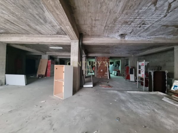 Tirane, shes ambjent biznesi Kati 0, 600 m² 600.000 € (Selitë)