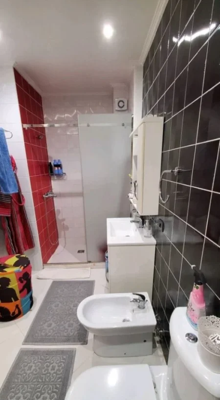 Tirane, jepet me qera apartament 2+1 Kati 3, 85 m² 550 € (Kodra e Diellit)