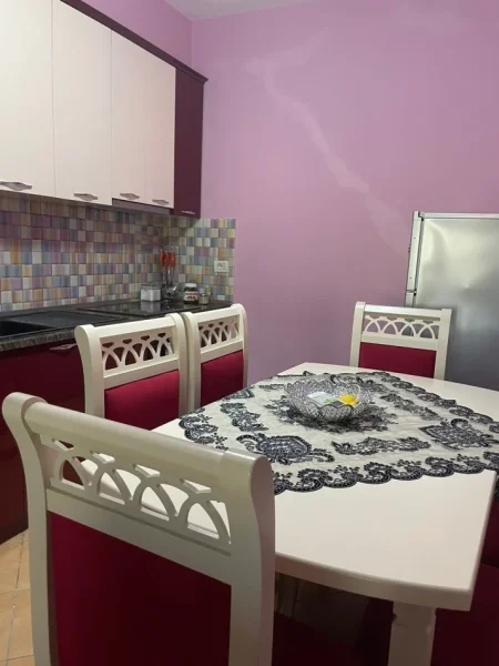 Durres, jepet me qera apartament 1+1+Ballkon Kati 4, 70 m² 350 € (Plazh, Durres)
