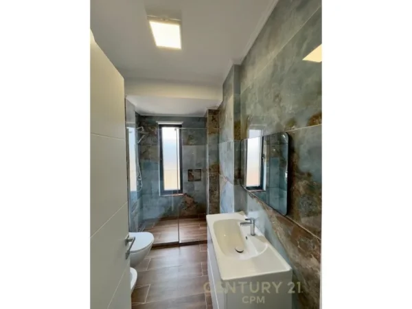 Tirane, jepet me qera apartament 2+1 Kati 8, 100 m² 850 € (BULEVARDI I RI)