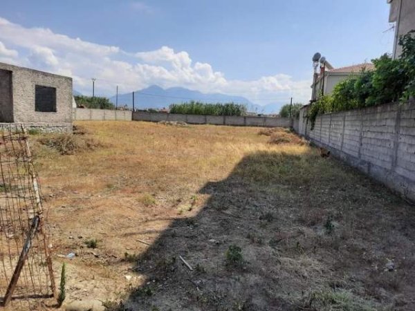 Tirane, shes toke 1.600 m² Mbrapa QTU-se 65 Euro/m2