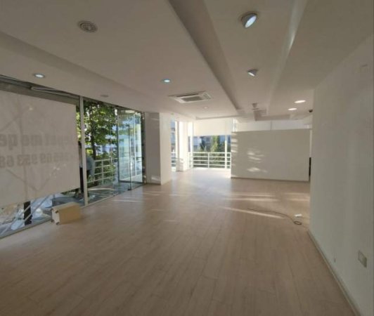 Tirane, shitet dyqan Kati 2, 93 m² 170.000 Euro (Kodra e Diellit)
