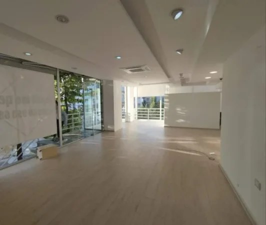 Tirane, shitet dyqan Kati 2, 93 m² 170.000 Euro (Kodra e Diellit)