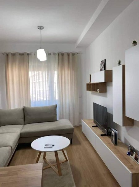 Tirane, jepet me qera apartament Kati 6, 65 m² 400 Euro (Frosina Plaku)