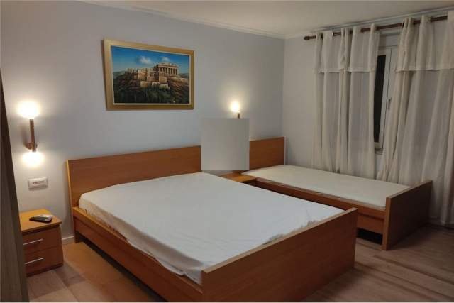 Tirane, jepet me qera apartament 2+1 Kati 3, 45 m² 450 Euro (Sheshi Willson)