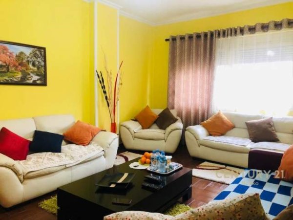 Shitet apartament 2+1 prane " Zogut te Zi", rr. Dritan Hoxha! 86000 euro