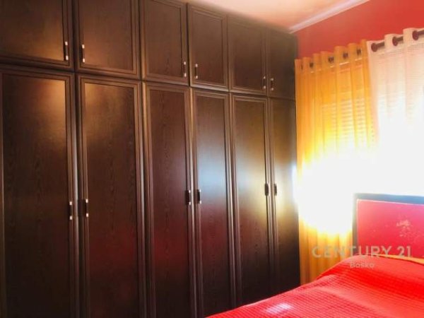 Shitet apartament 2+1 prane " Zogut te Zi", rr. Dritan Hoxha! 86000 euro