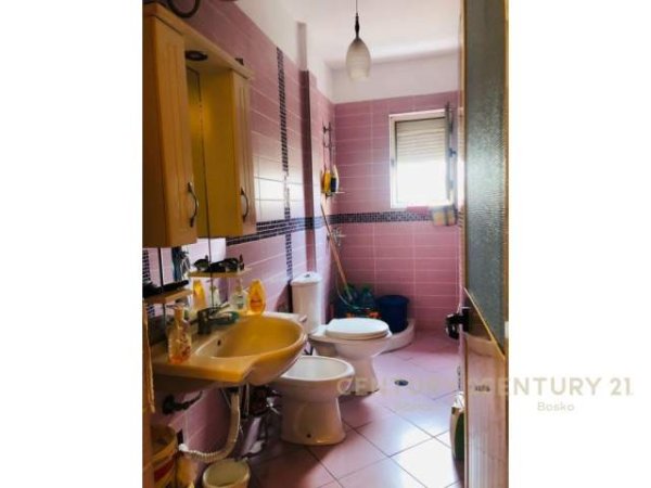 Shitet apartament 2+1 prane " Zogut te Zi", rr. Dritan Hoxha! 86000 euro