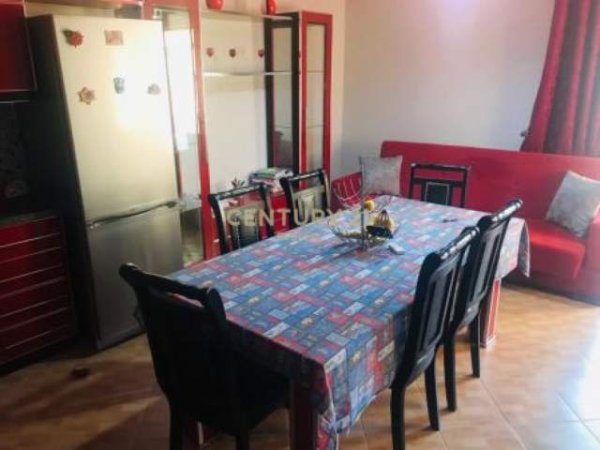 Tirane, jepet me qera apartament 2+1+BLK Kati 5, 96 m² 380 Euro (Shkolla e Bashkuar)