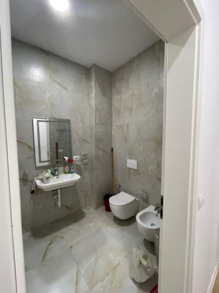 Tirane, jepet me qera apartament 2+1+BLK Kati 5, 110 m² 350 Euro (stacioni i trenit)