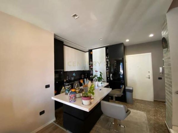 Tirane, jepet me qera apartament duplex 2+1+A+BLK Kati 8, 112 m² 1.500 Euro (Rruga e Kavajes)