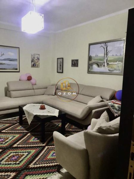 Tirane, jepet me qera apartament 2+1+BLK Kati 4, 90 m² 370 Euro (Rruga " Todi Shkurti ")