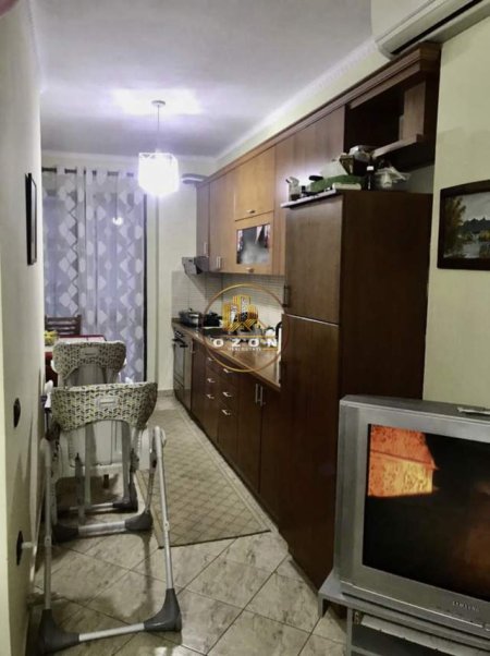 Tirane, jepet me qera apartament 2+1+BLK Kati 4, 90 m² 370 Euro (Rruga " Todi Shkurti ")