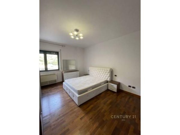 Shitet apartament 2+1 perballe Nobis, tek Liqeni Artificial! 141 m² 245.000 Euro