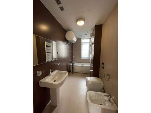 Shitet apartament 2+1 perballe Nobis, tek Liqeni Artificial! 141 m² 245.000 Euro