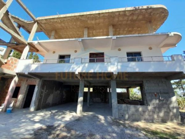 Durres, shitet Vile 3 Katshe Kati 3, 171 m² 500.000 Euro (Vila e Zogut)