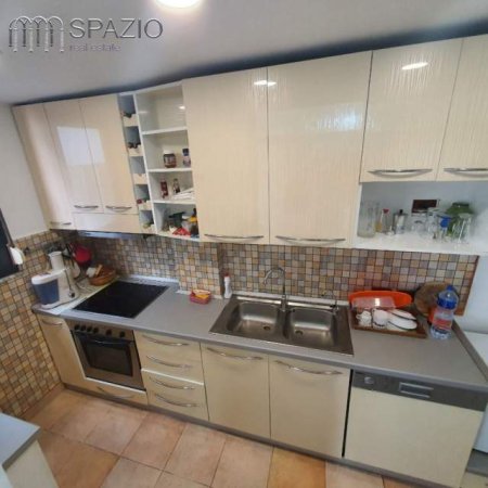 Tirane, jepet me qera apartament 2+1+BLK Kati 2, 105 m² 800 Euro (Rruga ''Nikolla Tupe'')