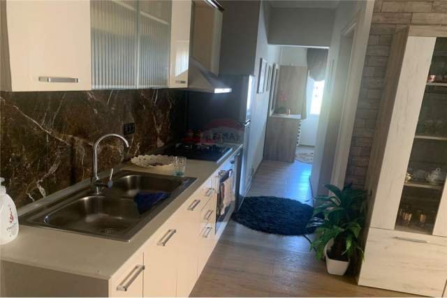 Tirane, jepet me qera apartament 2+1 Kati 4, 75 m² 450 Euro (don bosko)