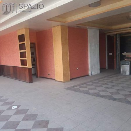 Tirane, jepet me qera ambjent biznesi Kati 5, 200 m² 1.000 Euro (Ura Vasil Shanto)