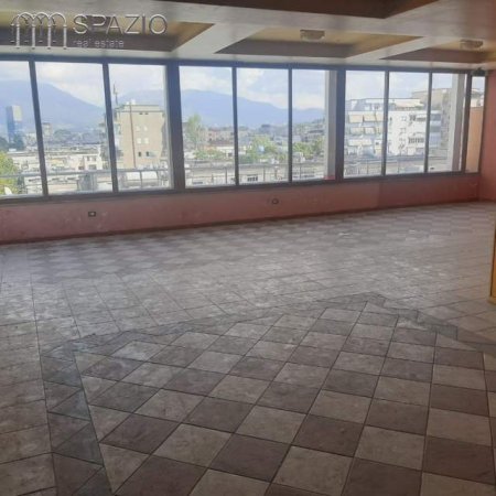 Tirane, jepet me qera ambjent biznesi Kati 5, 200 m² 1.000 Euro (Ura Vasil Shanto)