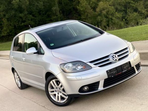 Tirane, shes makine Volkswagen Golf 5 Plus Viti 2007,