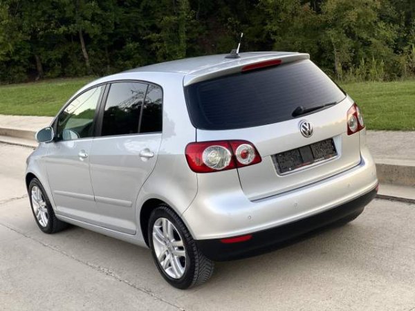 Tirane, shes makine Volkswagen Golf 5 Plus Viti 2007,