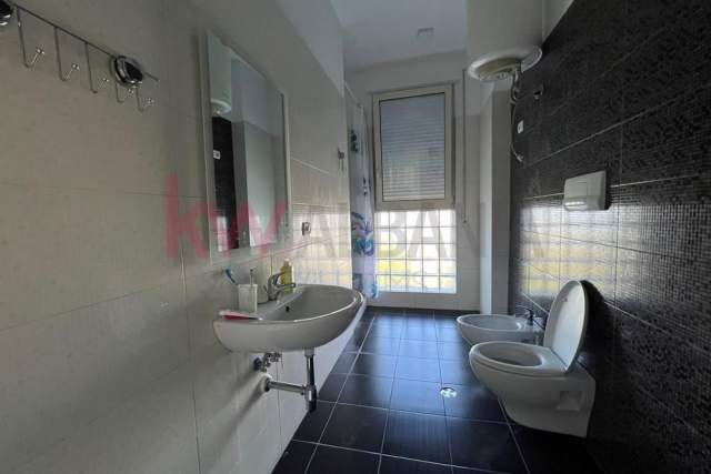 Tirane, apartament duplex 3+1+A+BLK Kati 1, 150 m² 700 Euro (Rruga Peti)