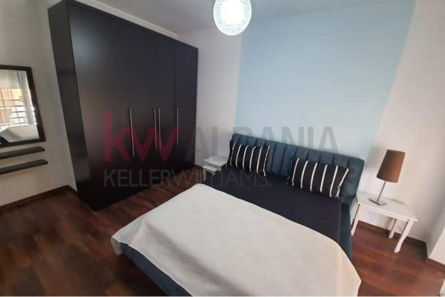 Tirane, jepet me qera apartament 1+1 Kati 3, 70 m² 450  (Komuna e Parisit)