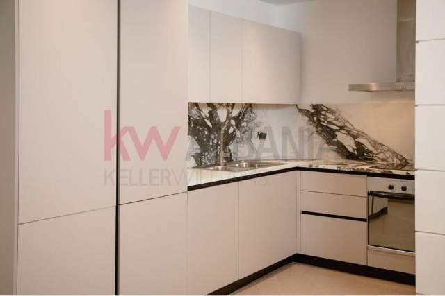 Tirane, jepet me qera apartament 2+1 Kati 3, 110 m² 1.000 Euro (Bllok)