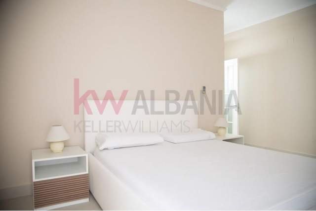 Tirane, jepet me qera apartament 2+1 Kati 3, 110 m² 1.000 Euro (Bllok)