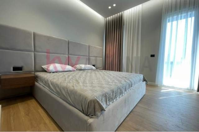 Tirane, jepet me qera apartament 3+1 Kati 5, 136 m² 1.000 Euro (21 Dhjetori)