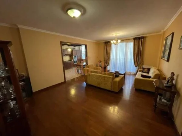 Tirane, jepet me qera apartament 3+1 Kati 6, 150 m² 1.000 Euro (stadiumi Dinamo)