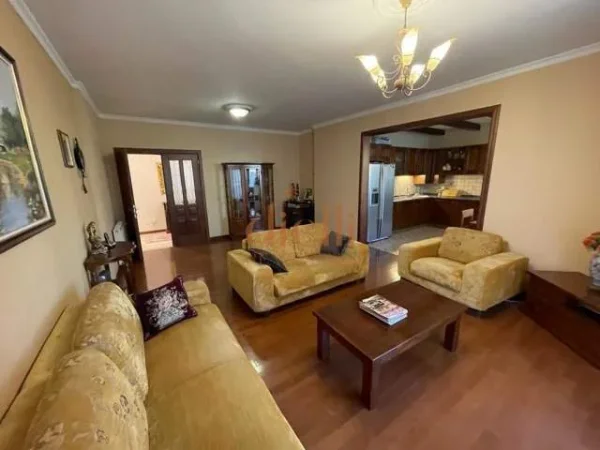 Tirane, jepet me qera apartament 3+1 Kati 6, 150 m² 1.000 Euro (stadiumi Dinamo)