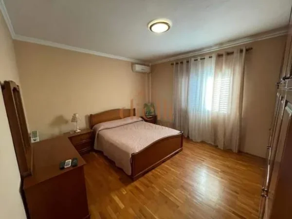 Tirane, jepet me qera apartament 3+1 Kati 6, 150 m² 1.000 Euro (stadiumi Dinamo)