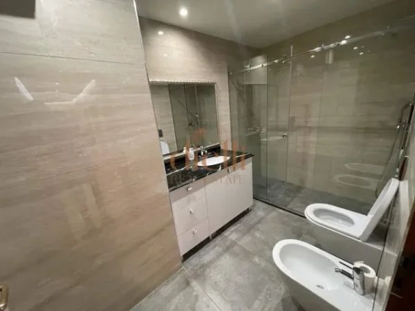 Tirane, jepet me qera apartament 3+1 Kati 6, 150 m² 1.000 Euro (stadiumi Dinamo)