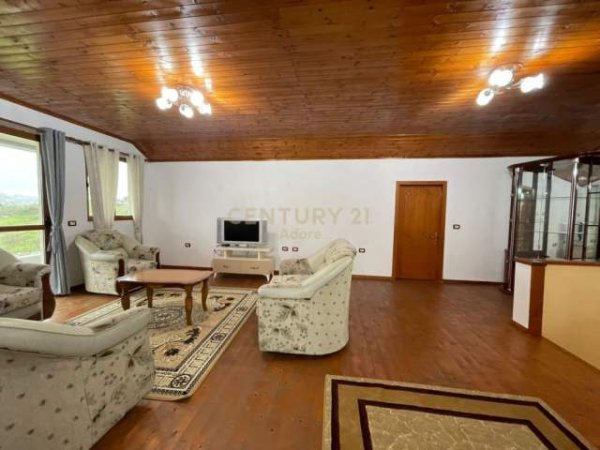 Tirane, jepet me qera Vile 3+1+A+BLK Kati 0, 279 m² 1.000 Euro (Sauk)