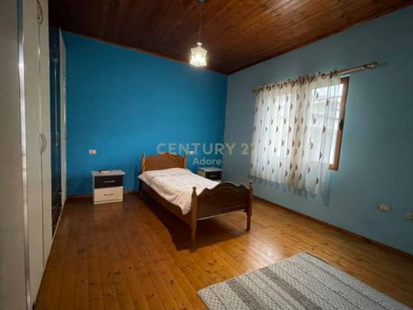 Tirane, jepet me qera Vile 3+1+A+BLK Kati 0, 279 m² 1.000 Euro (Sauk)