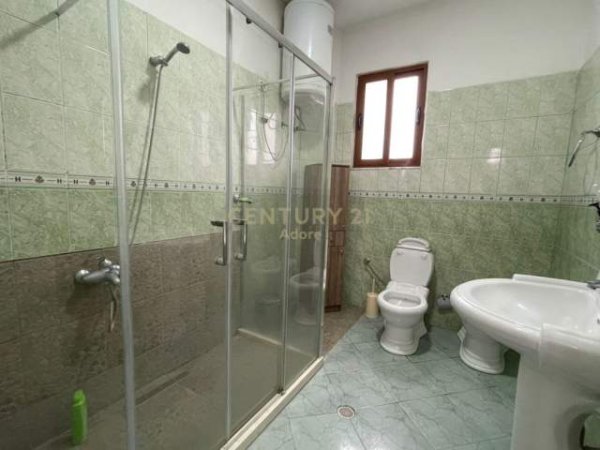 Tirane, jepet me qera Vile 3+1+A+BLK Kati 0, 279 m² 1.000 Euro (Sauk)