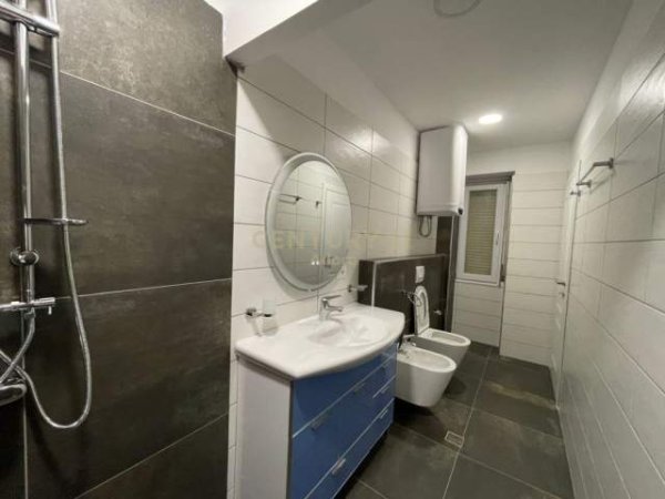 Tirane, jepet me qera apartament 2+1+BLK Kati 3, 121 m² 600 Euro (Liqeni i Thate)